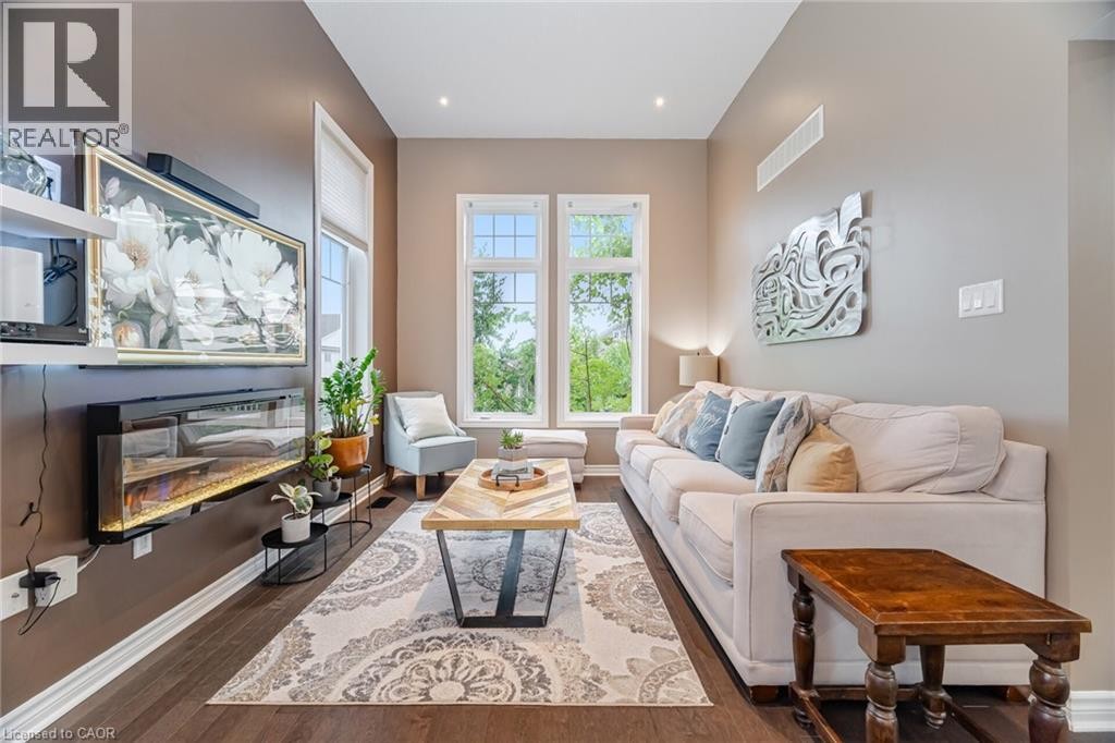 387 Gravel Ridge Trail, Kitchener, ON - Indoor Photo Showing Living Room