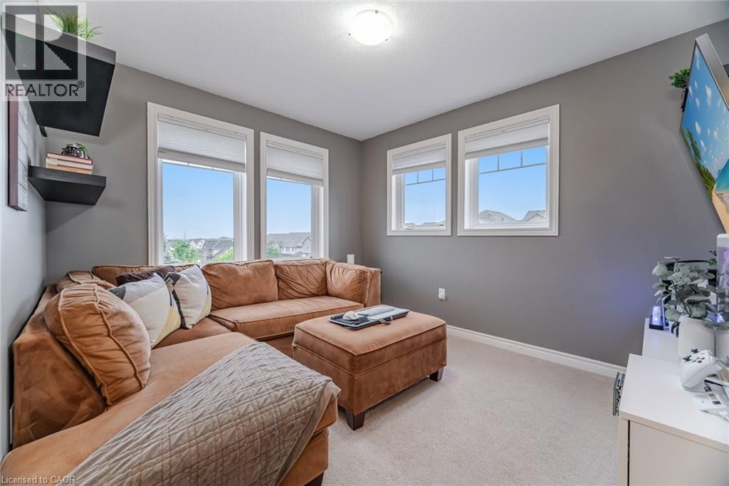 387 Gravel Ridge Trail, Kitchener, ON - Indoor Photo Showing Living Room