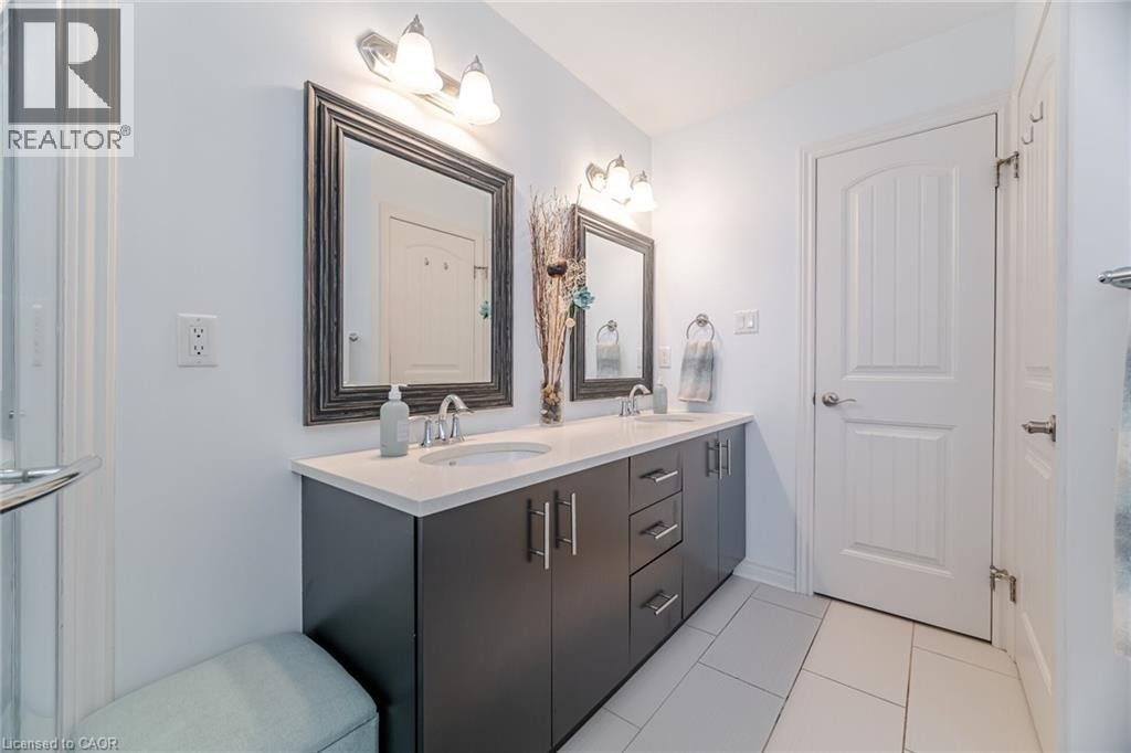387 Gravel Ridge Trail, Kitchener, ON - Indoor Photo Showing Bathroom