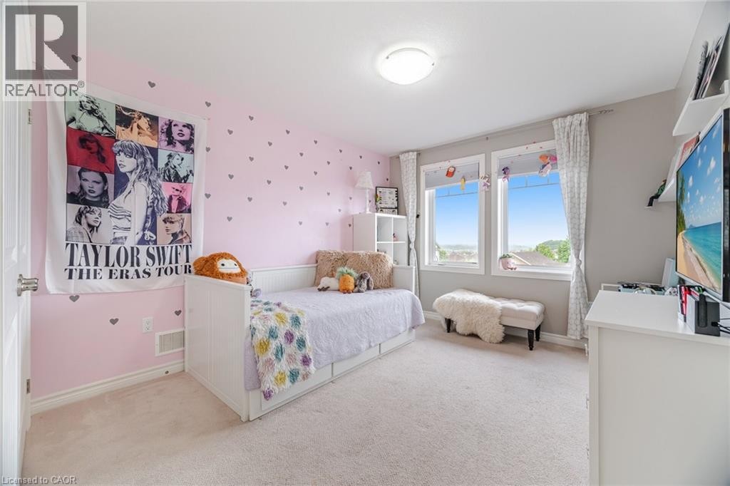 387 Gravel Ridge Trail, Kitchener, ON - Indoor Photo Showing Bedroom