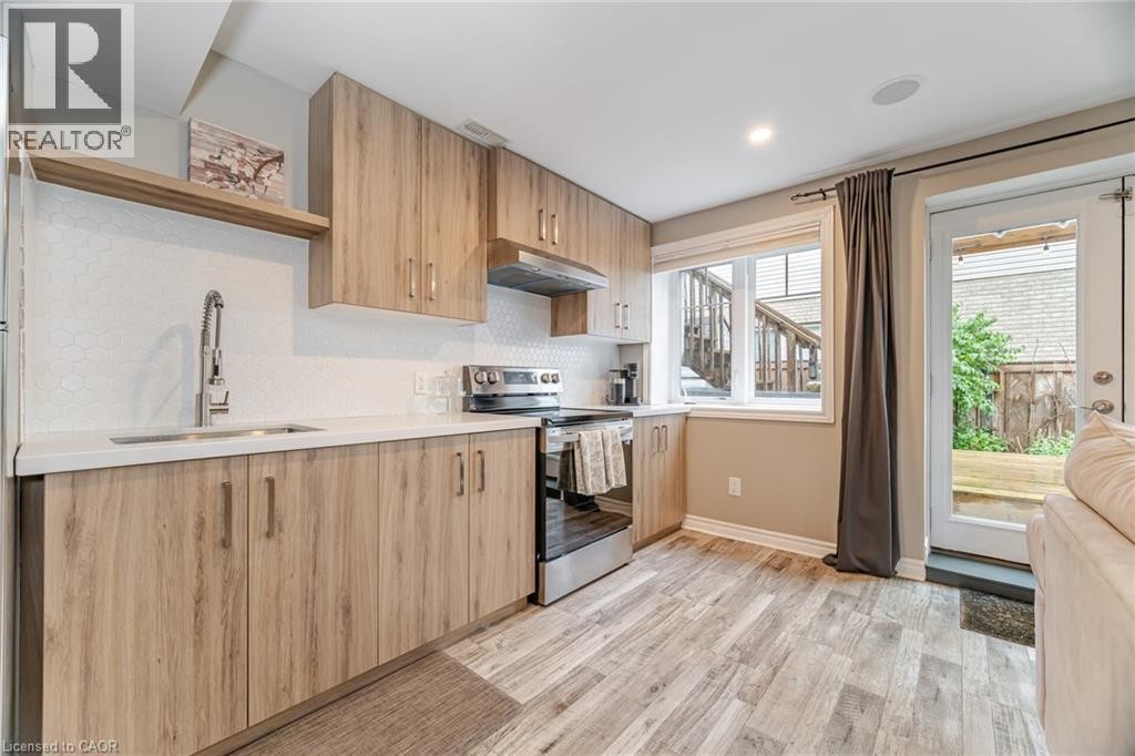 387 Gravel Ridge Trail, Kitchener, ON - Indoor Photo Showing Kitchen