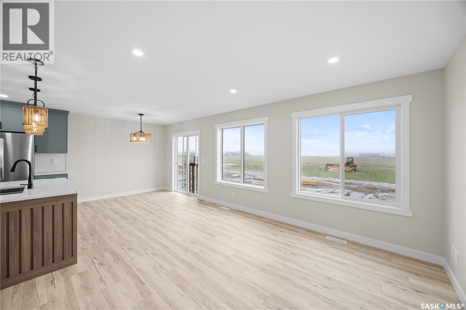286 Froese Crescent, Warman, SK - Indoor Photo Showing Kitchen