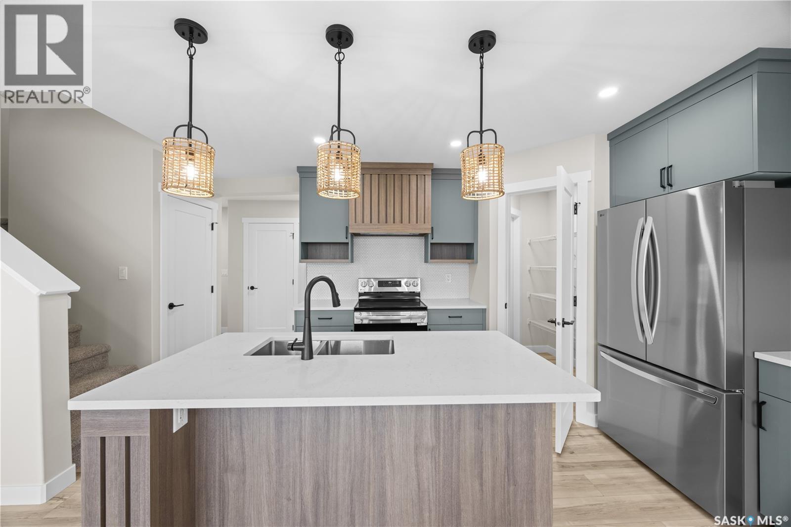 286 Froese Crescent, Warman, SK - Indoor Photo Showing Kitchen With Stainless Steel Kitchen With Upgraded Kitchen