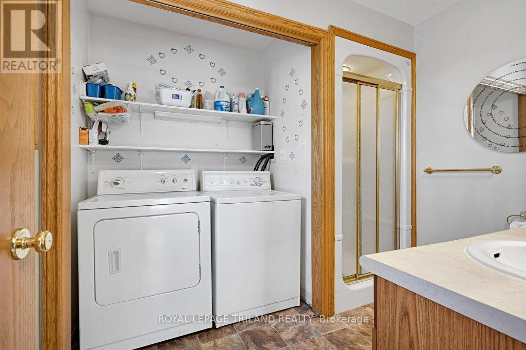 46 Rosebery Place, St. Thomas, ON - Indoor Photo Showing Laundry Room