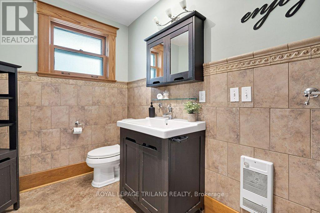 46 Rosebery Place, St. Thomas, ON - Indoor Photo Showing Bathroom