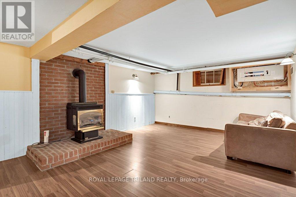46 Rosebery Place, St. Thomas, ON - Indoor With Fireplace