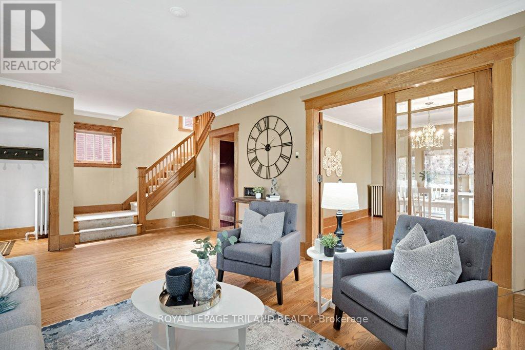 46 Rosebery Place, St. Thomas, ON - Indoor Photo Showing Living Room