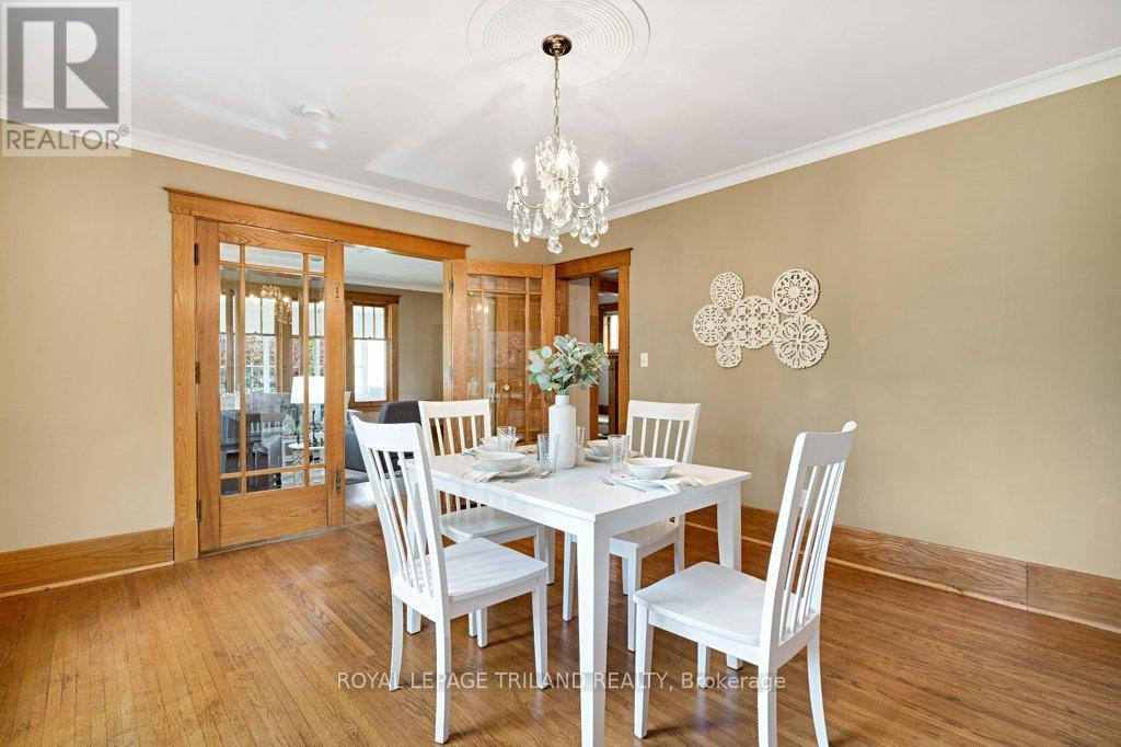 46 Rosebery Place, St. Thomas, ON - Indoor Photo Showing Dining Room