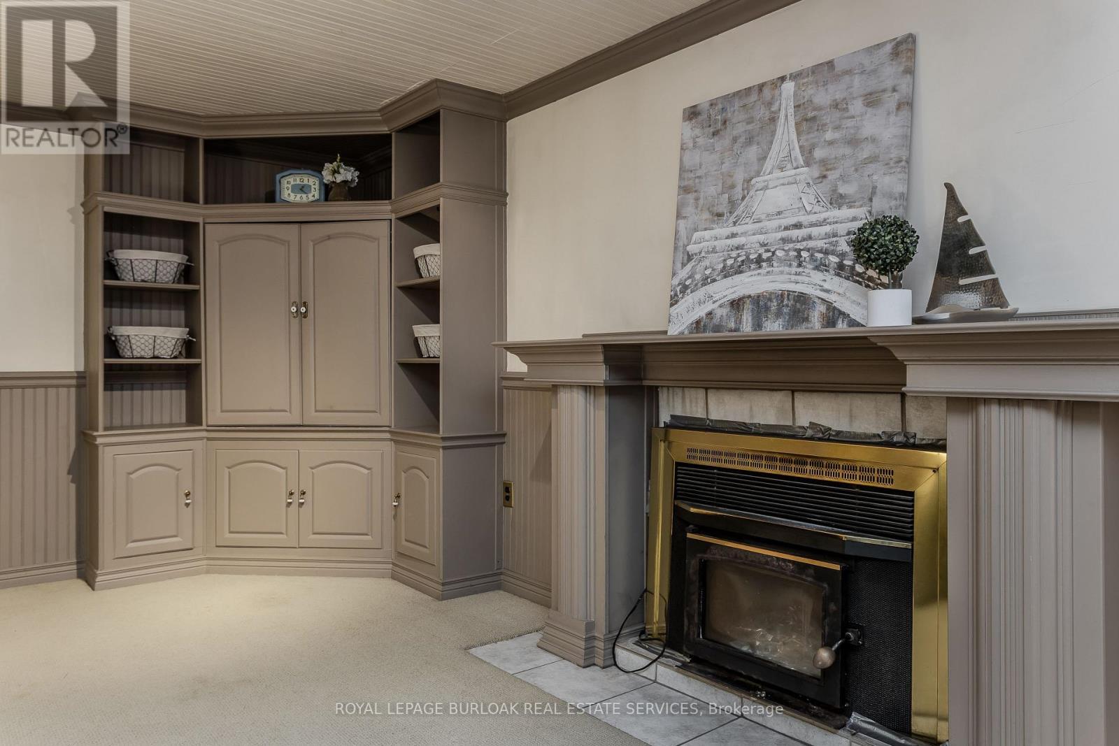 274 Belvenia Road, Burlington, ON - Indoor With Fireplace