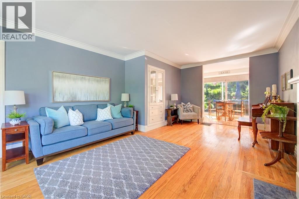 24 Forest Road, Cambridge, ON - Indoor Photo Showing Living Room