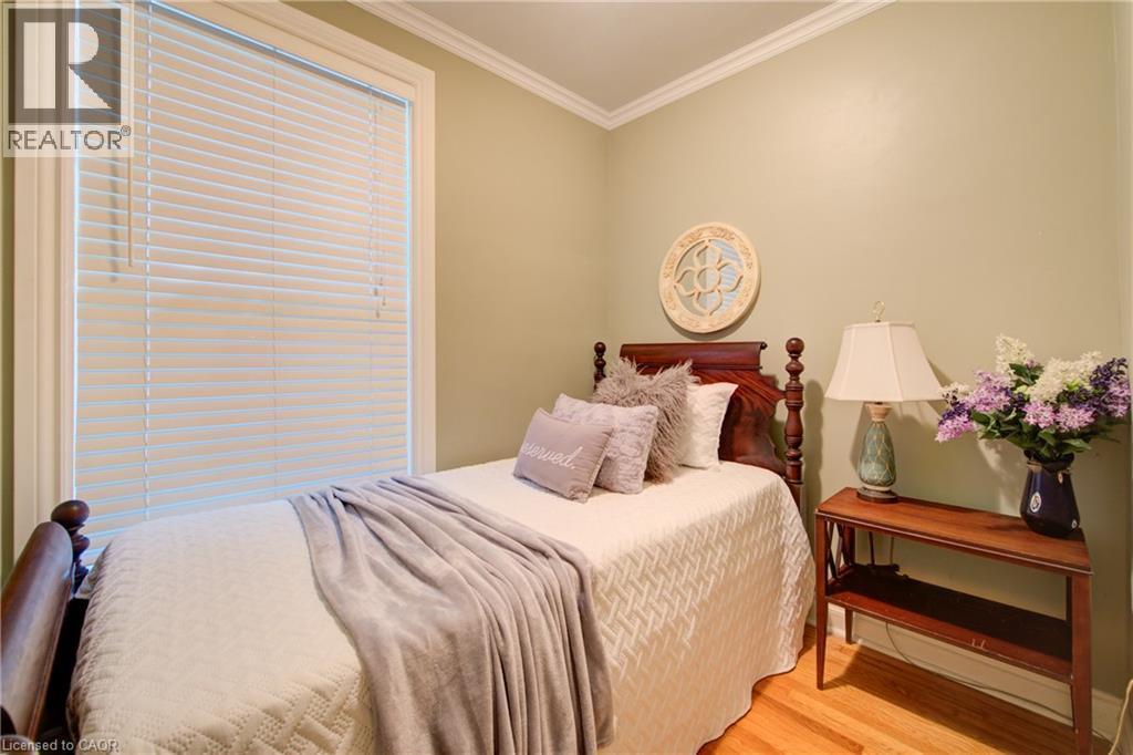 24 Forest Road, Cambridge, ON - Indoor Photo Showing Bedroom