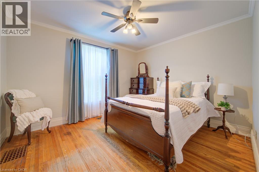 24 Forest Road, Cambridge, ON - Indoor Photo Showing Bedroom