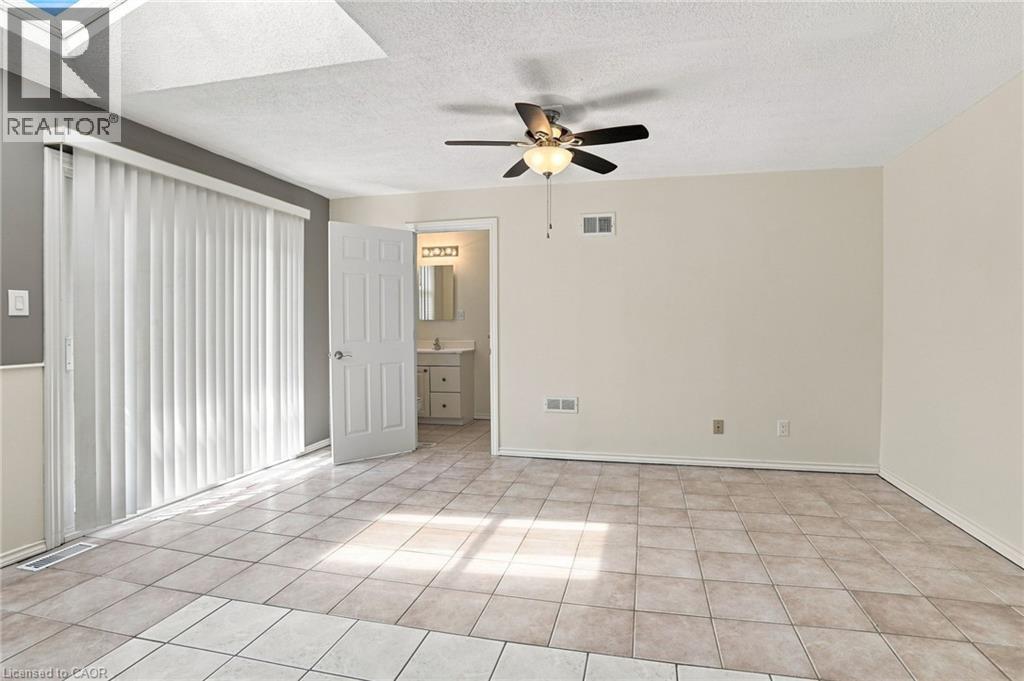 24 Hill Street, Hamilton, ON - Indoor Photo Showing Other Room