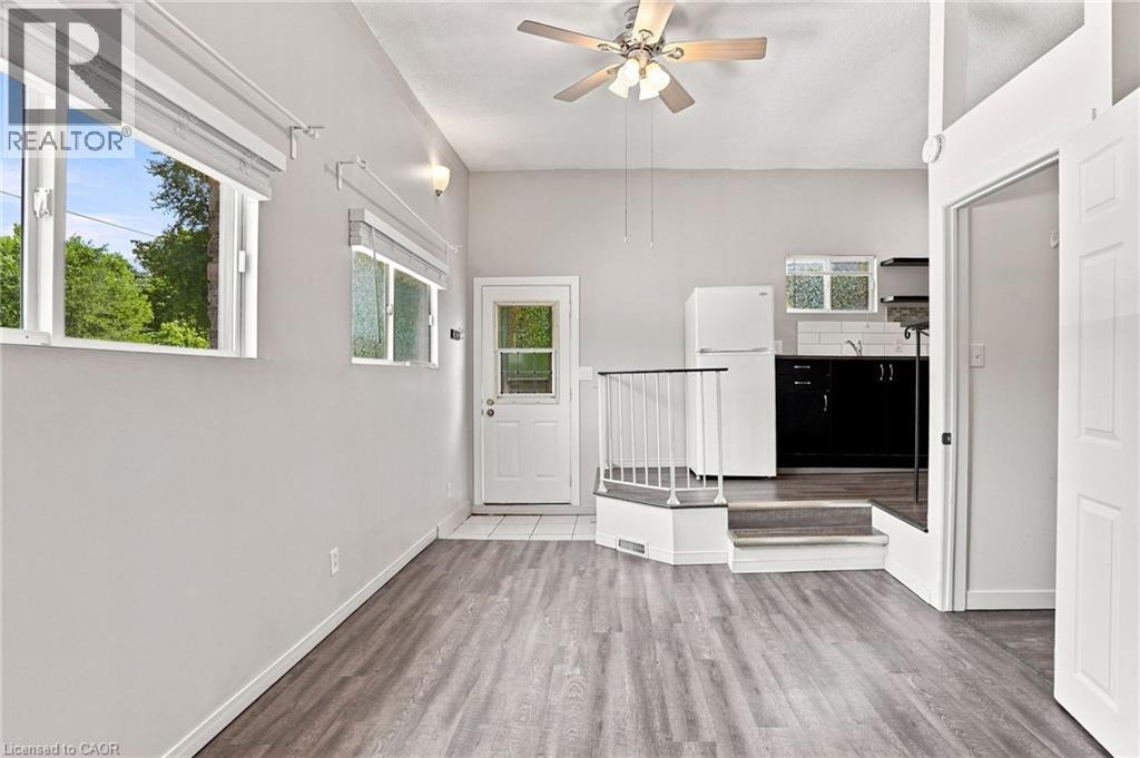 24 Hill Street, Hamilton, ON - Indoor Photo Showing Other Room