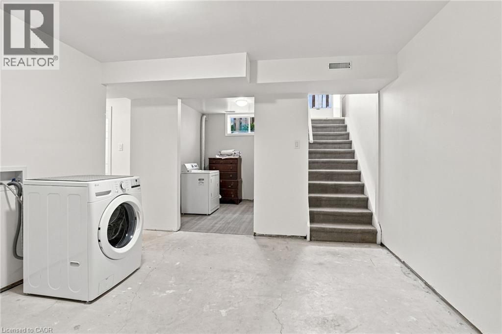 24 Hill Street, Hamilton, ON - Indoor Photo Showing Laundry Room