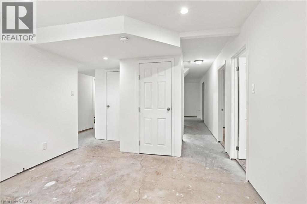 24 Hill Street, Hamilton, ON - Indoor Photo Showing Other Room