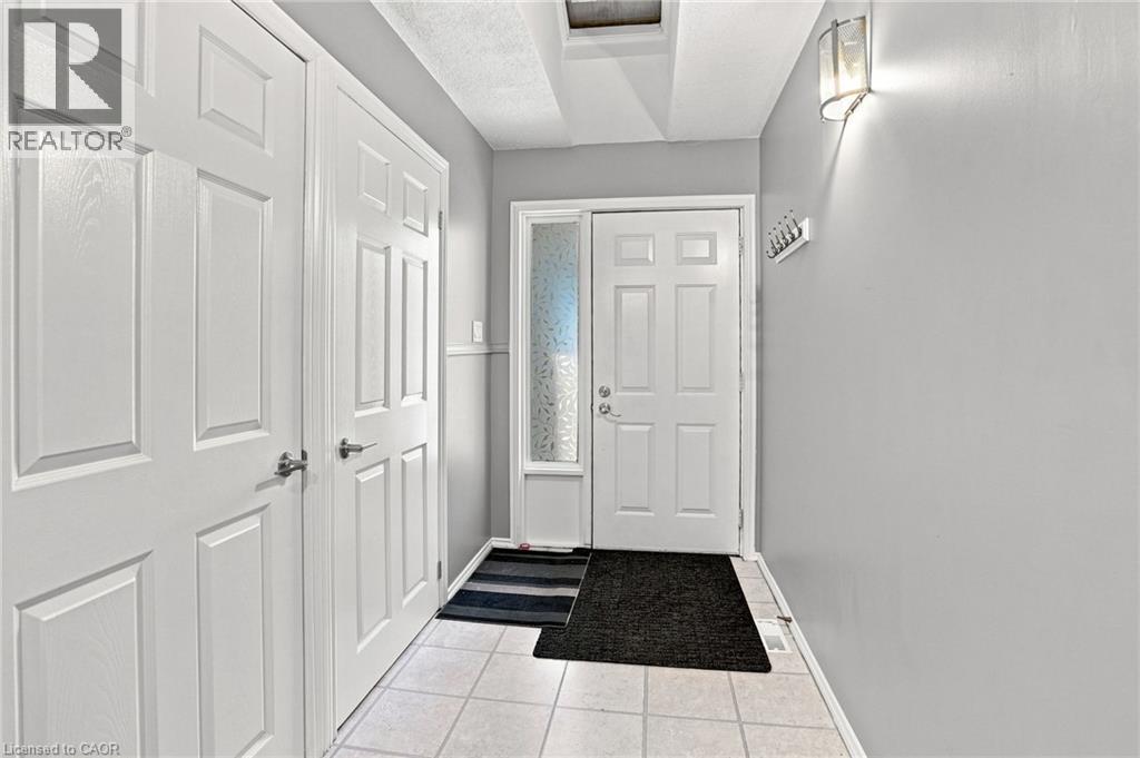 24 Hill Street, Hamilton, ON - Indoor Photo Showing Other Room