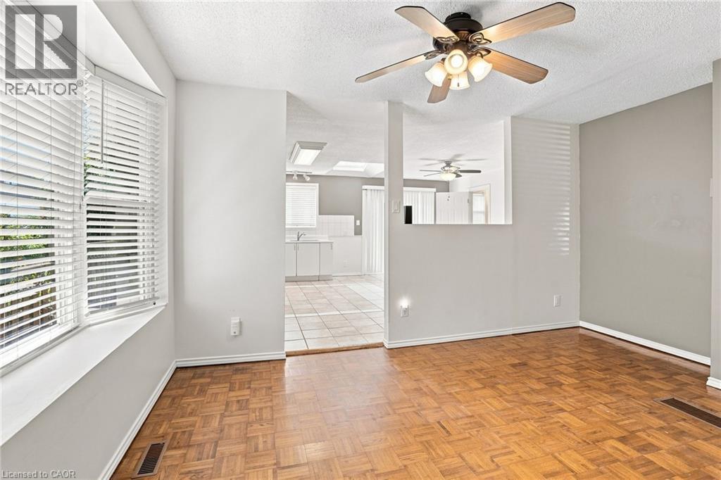 24 Hill Street, Hamilton, ON - Indoor Photo Showing Other Room