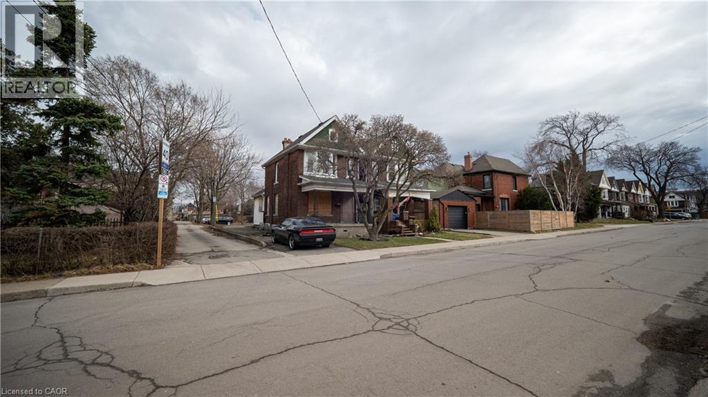 116-120 Barnesdale Avenue N, Hamilton, ON - Outdoor