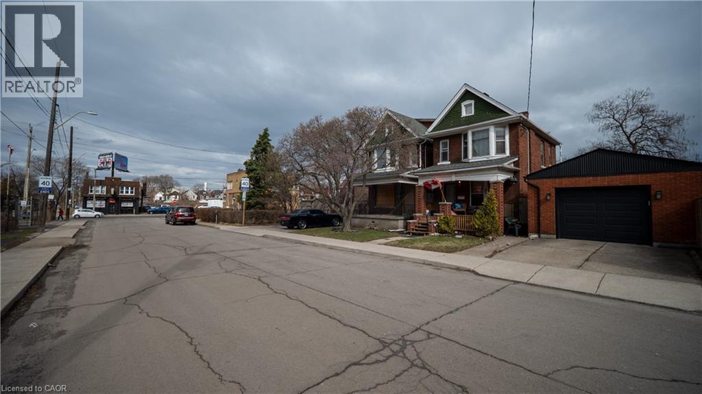 116-120 Barnesdale Avenue N, Hamilton, ON - Outdoor