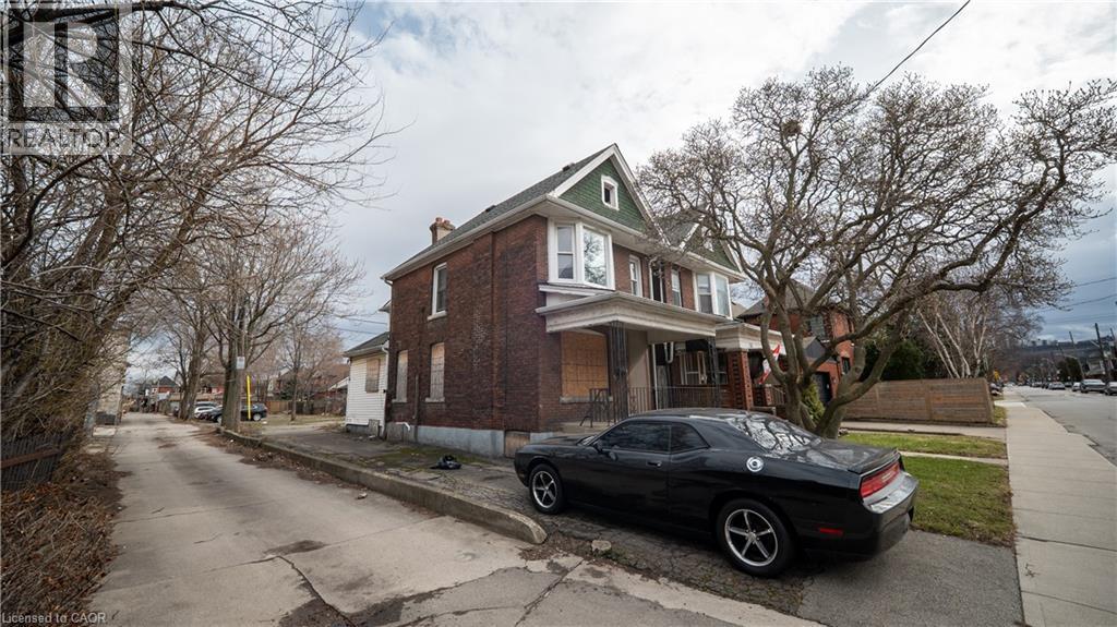 116-120 Barnesdale Avenue N, Hamilton, ON - Outdoor