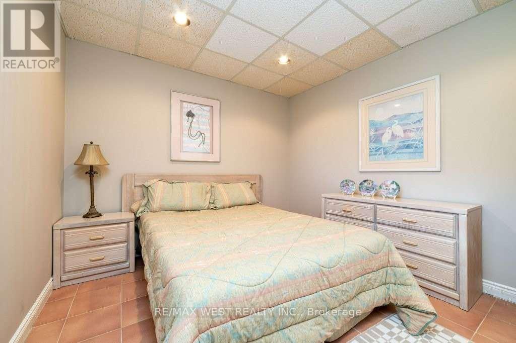 29 Milton Street, Tiny, ON - Indoor Photo Showing Bedroom