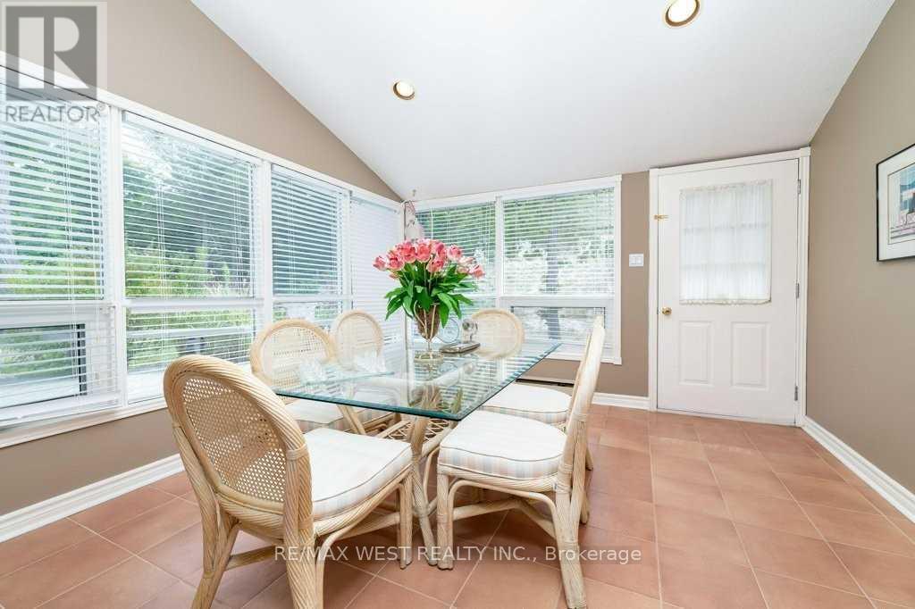 29 Milton Street, Tiny, ON - Indoor Photo Showing Dining Room