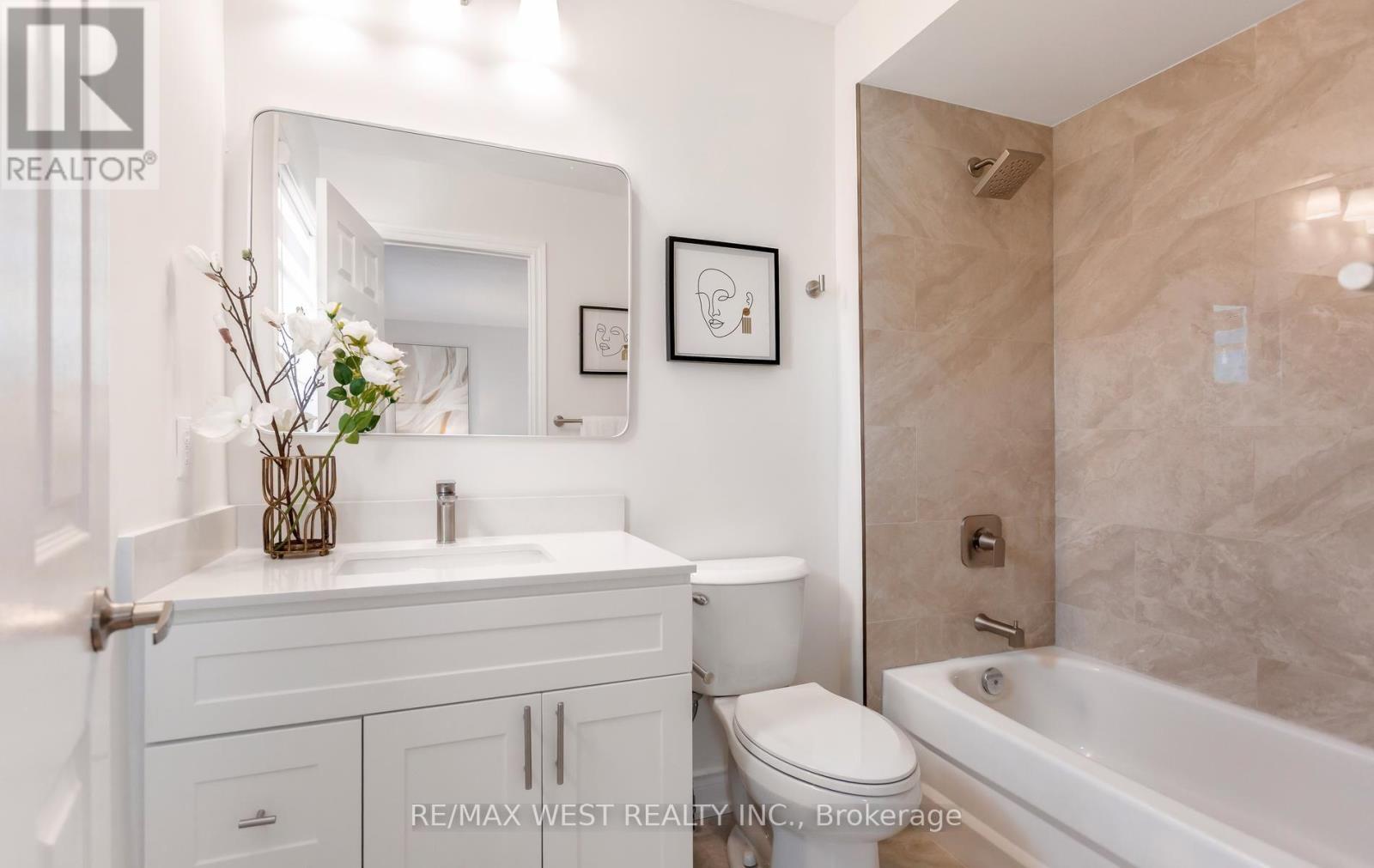 5239 Bushelgrove Circle, Mississauga, ON - Indoor Photo Showing Bathroom