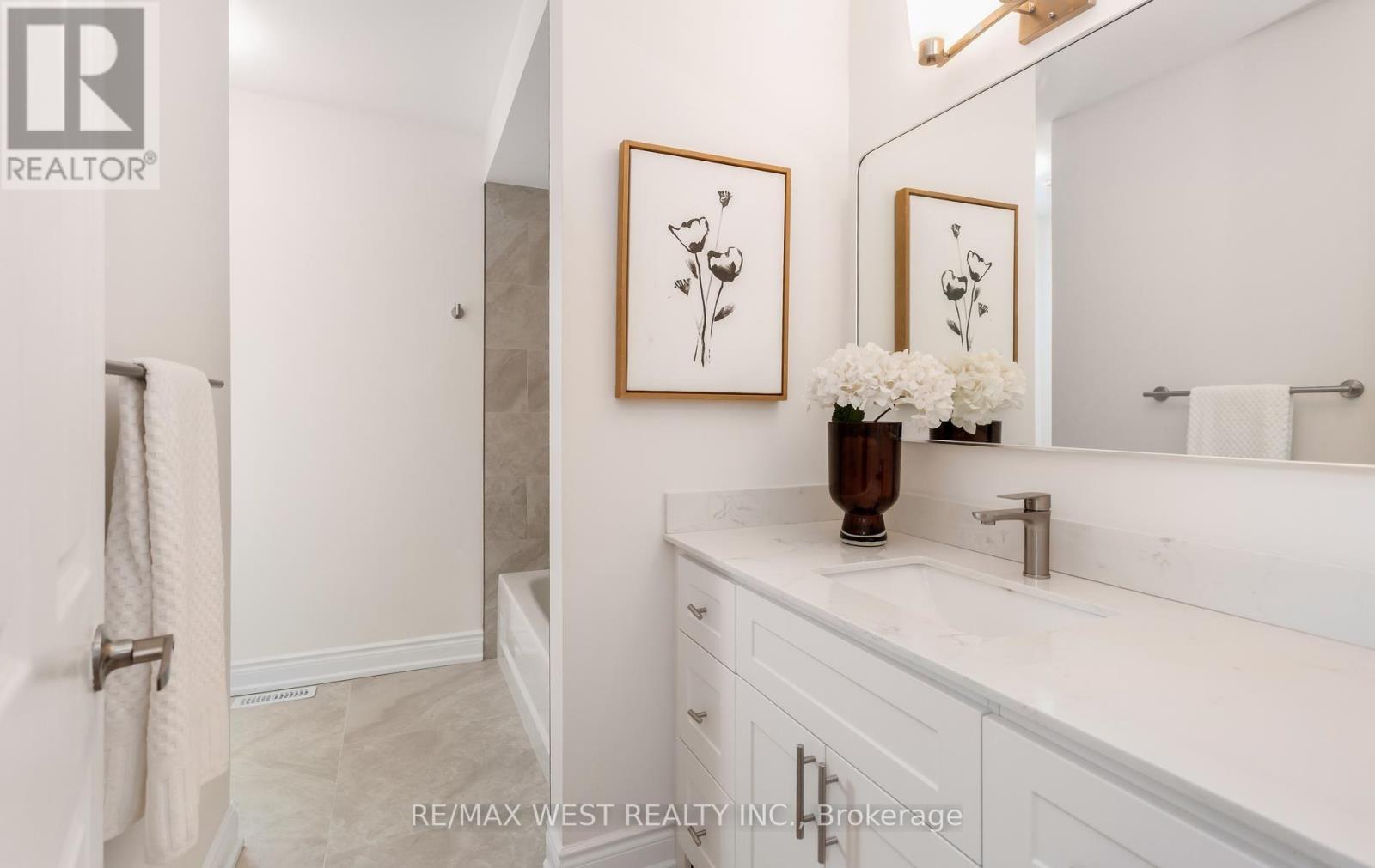 5239 Bushelgrove Circle, Mississauga, ON - Indoor Photo Showing Bathroom