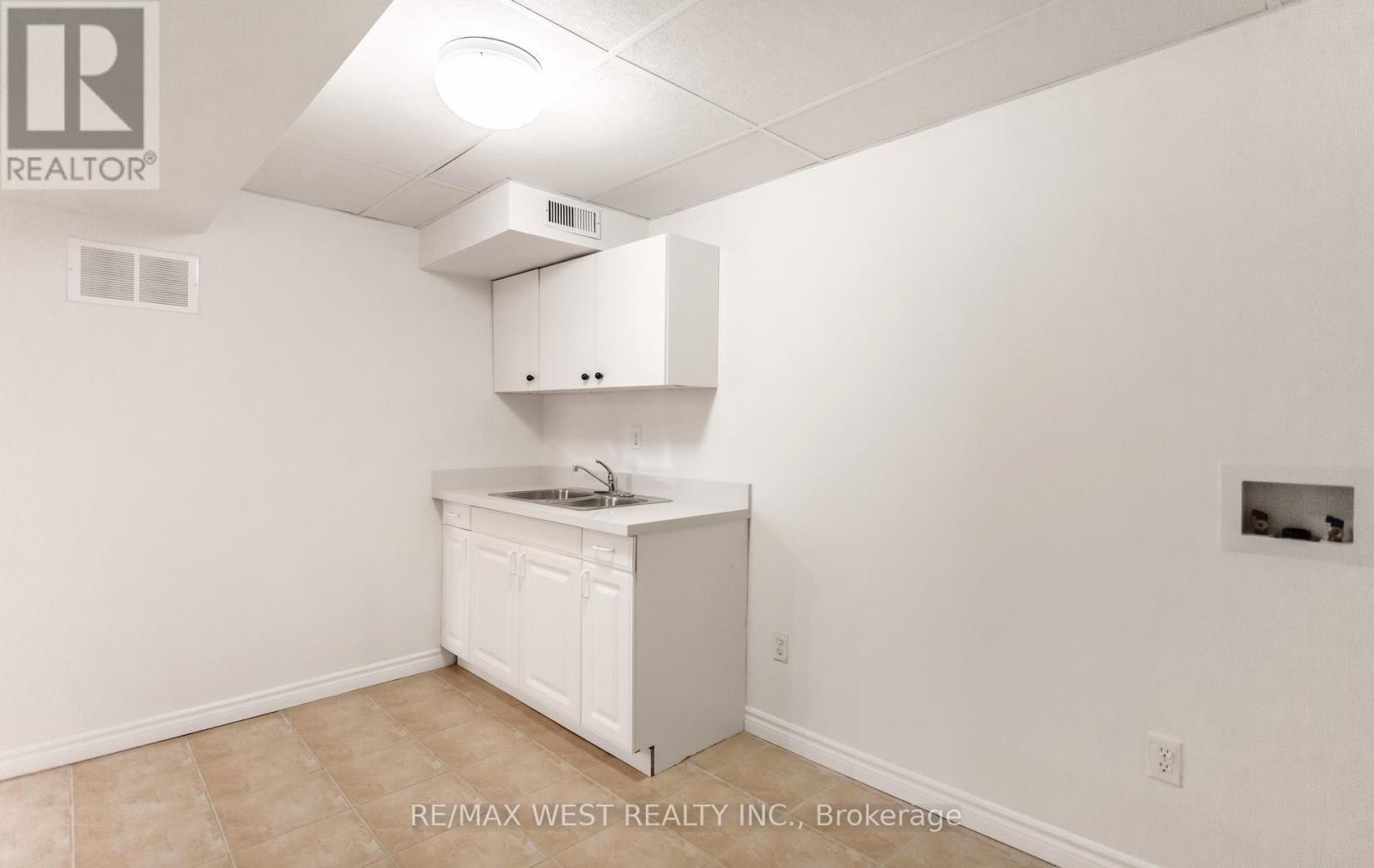 5239 Bushelgrove Circle, Mississauga, ON - Indoor