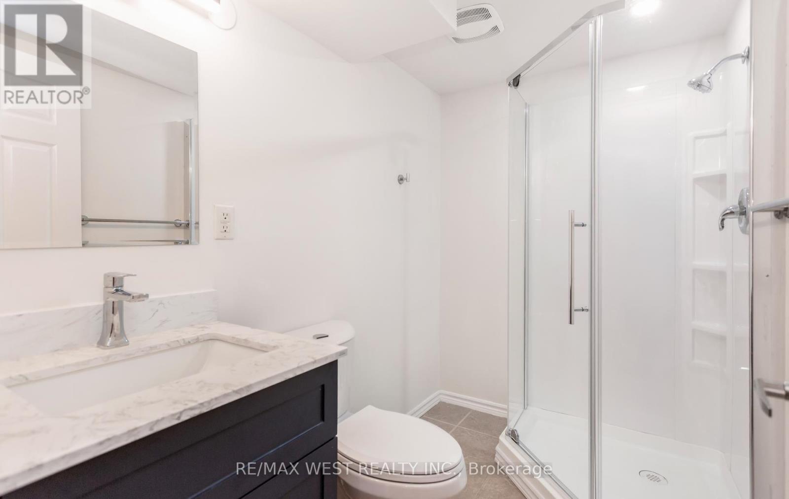 5239 Bushelgrove Circle, Mississauga, ON - Indoor Photo Showing Bathroom