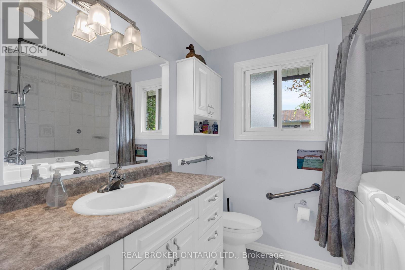 61 Bernick Drive, Barrie, ON - Indoor Photo Showing Bathroom