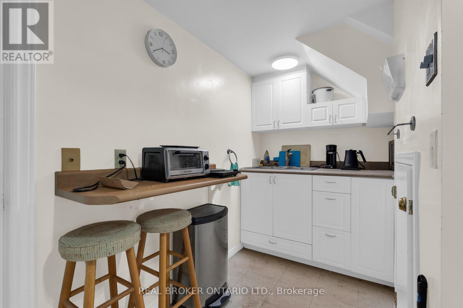 61 Bernick Drive, Barrie, ON - Indoor Photo Showing Kitchen