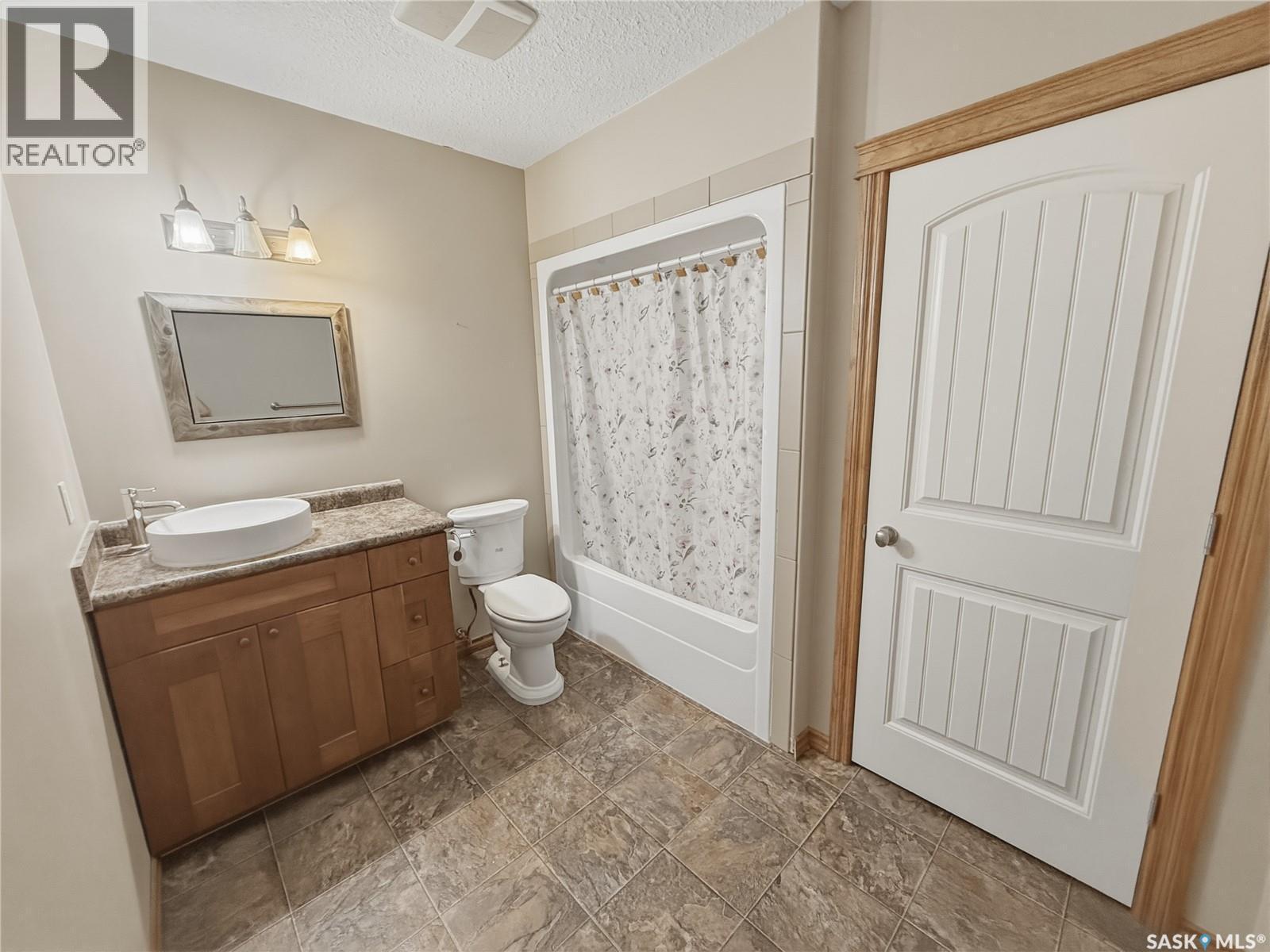 North Sk Landing Acreage, Saskatchewan Landing, SK - Indoor Photo Showing Bathroom