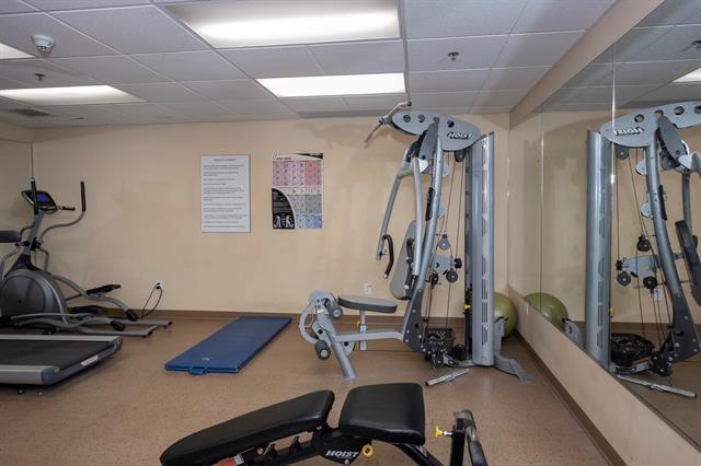 403-40 Shore St, Winnipeg, MB - Indoor Photo Showing Gym Room