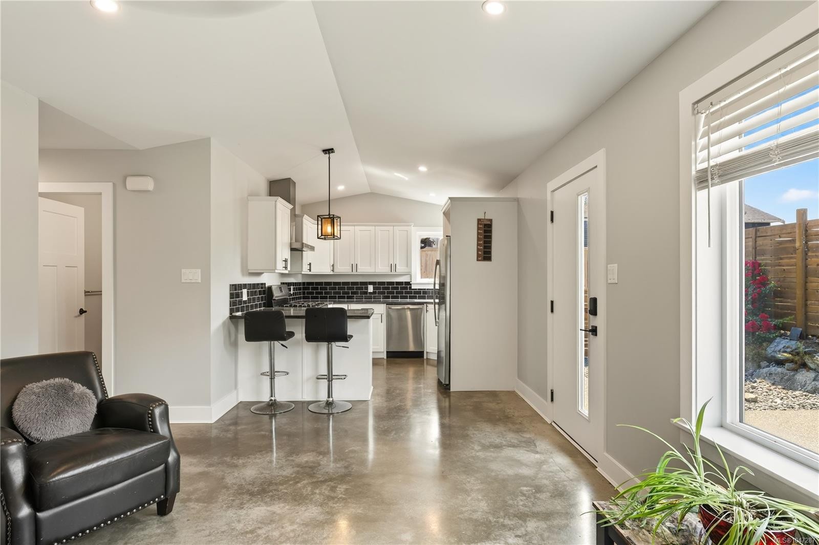 374 Shepherd Ave, Nanaimo, BC
