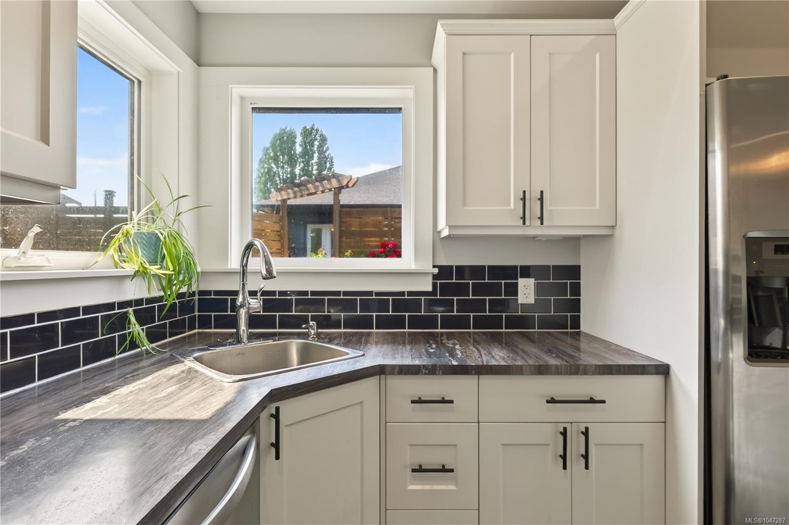 374 Shepherd Ave, Nanaimo, BC