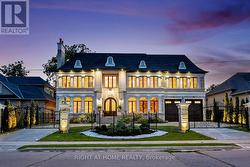 10 YONGEVIEW AVENUE Richmond Hill, ON L4C 7A4