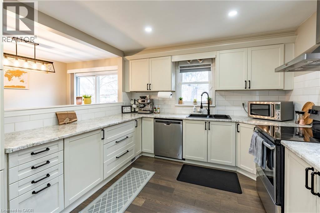 266 Melrose Avenue, Kitchener, ON - Indoor Photo Showing Kitchen