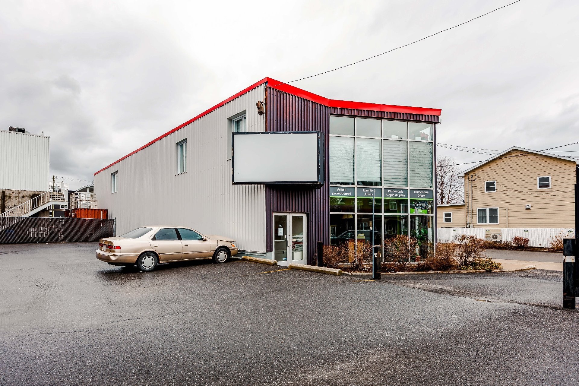 Stationnement - 201-462 Rue St-Henri, La Prairie, QC - Outdoor