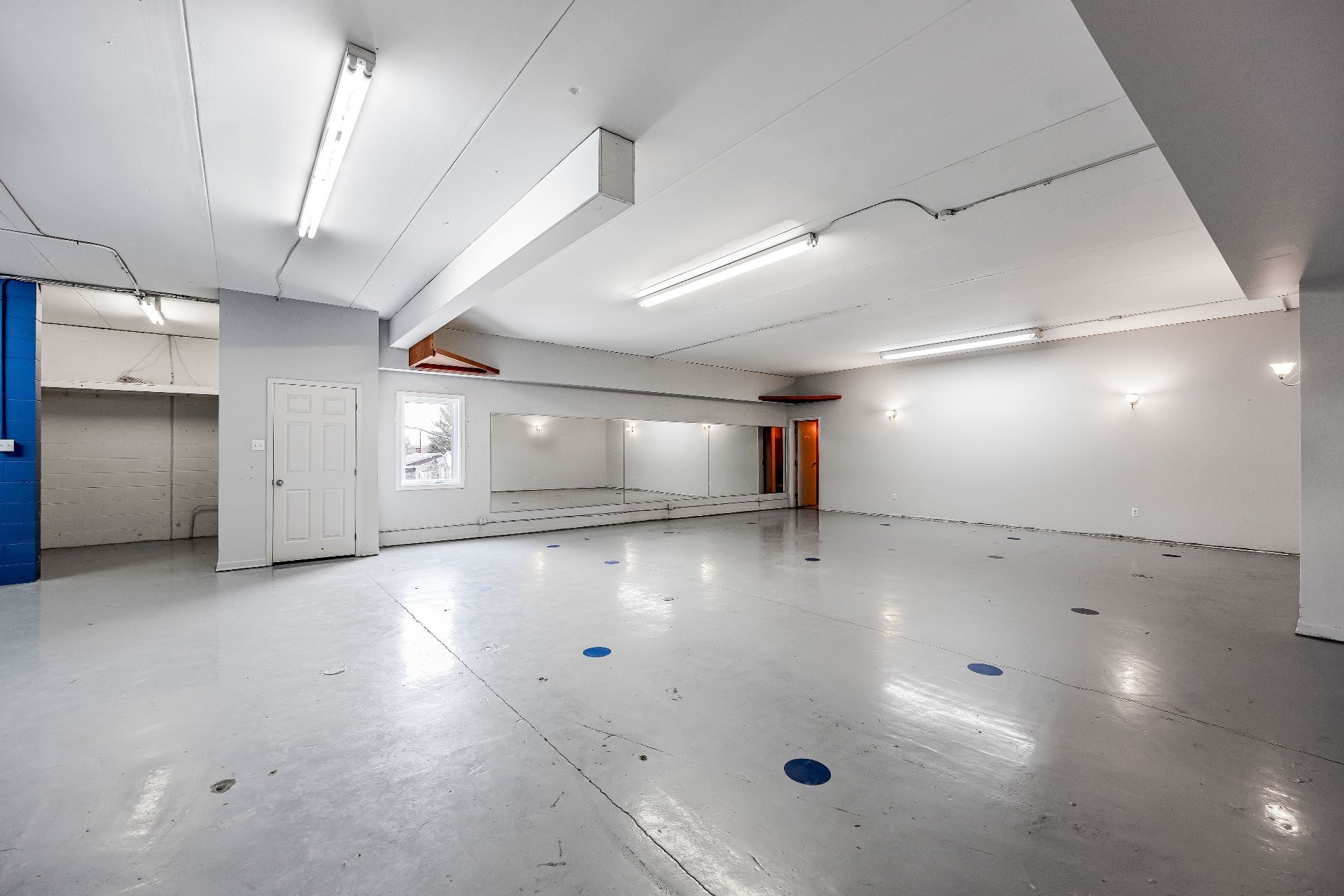 Vue d'ensemble - 201-462 Rue St-Henri, La Prairie, QC - Indoor Photo Showing Garage