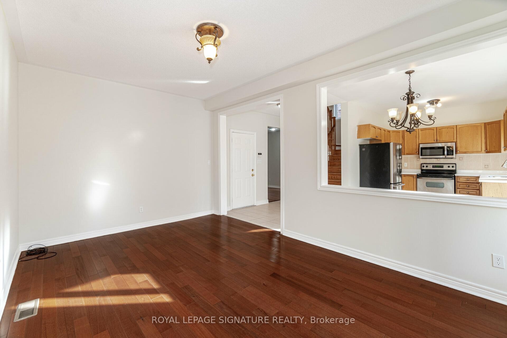 1015 Eager Road, Milton, ON - Indoor Photo Showing Kitchen