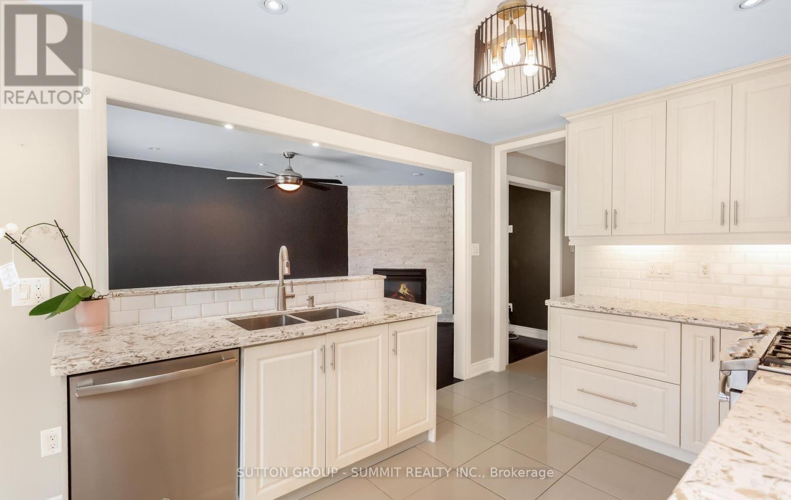 7136 Baywood Court, Mississauga, ON - Indoor Photo Showing Kitchen With Double Sink