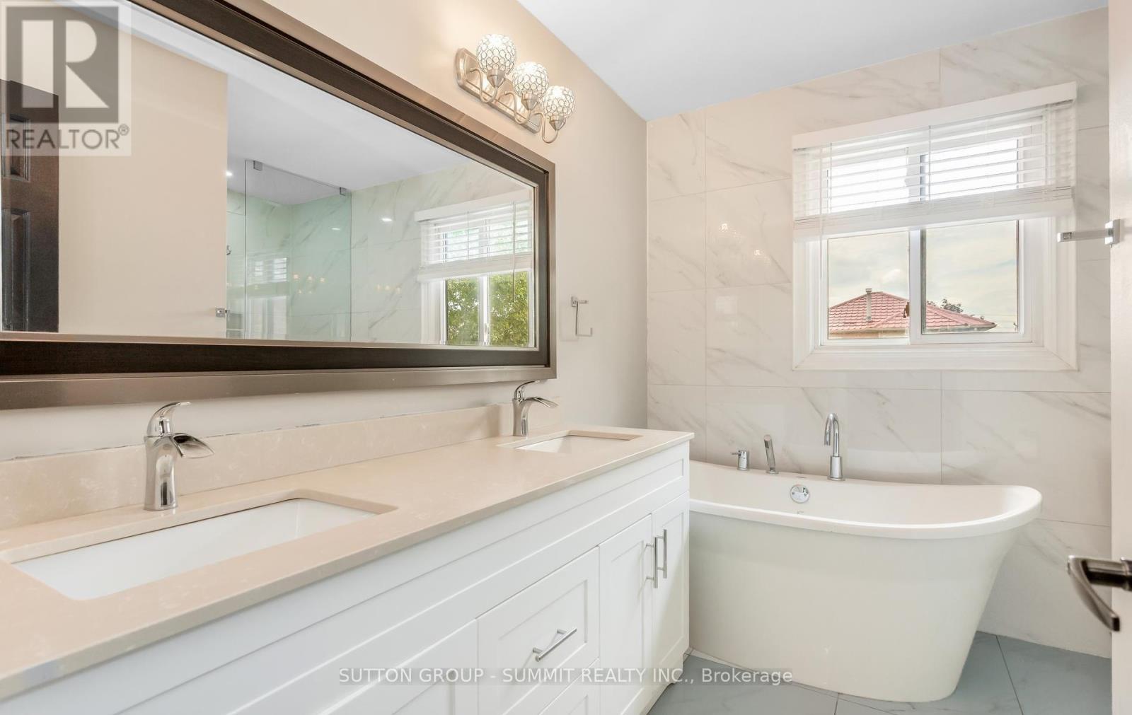 7136 Baywood Court, Mississauga, ON - Indoor Photo Showing Bathroom