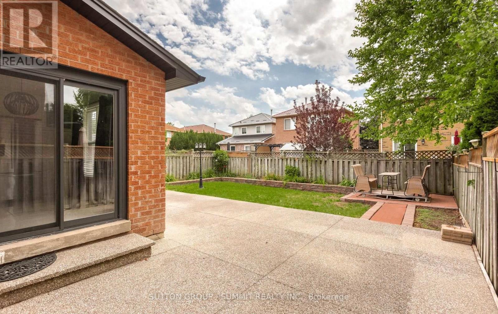 7136 Baywood Court, Mississauga, ON - Outdoor