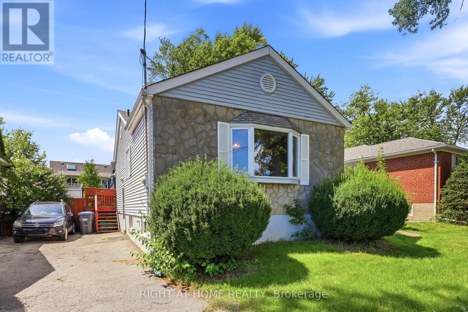 1290 Strathy Avenue, Mississauga, ON - Outdoor