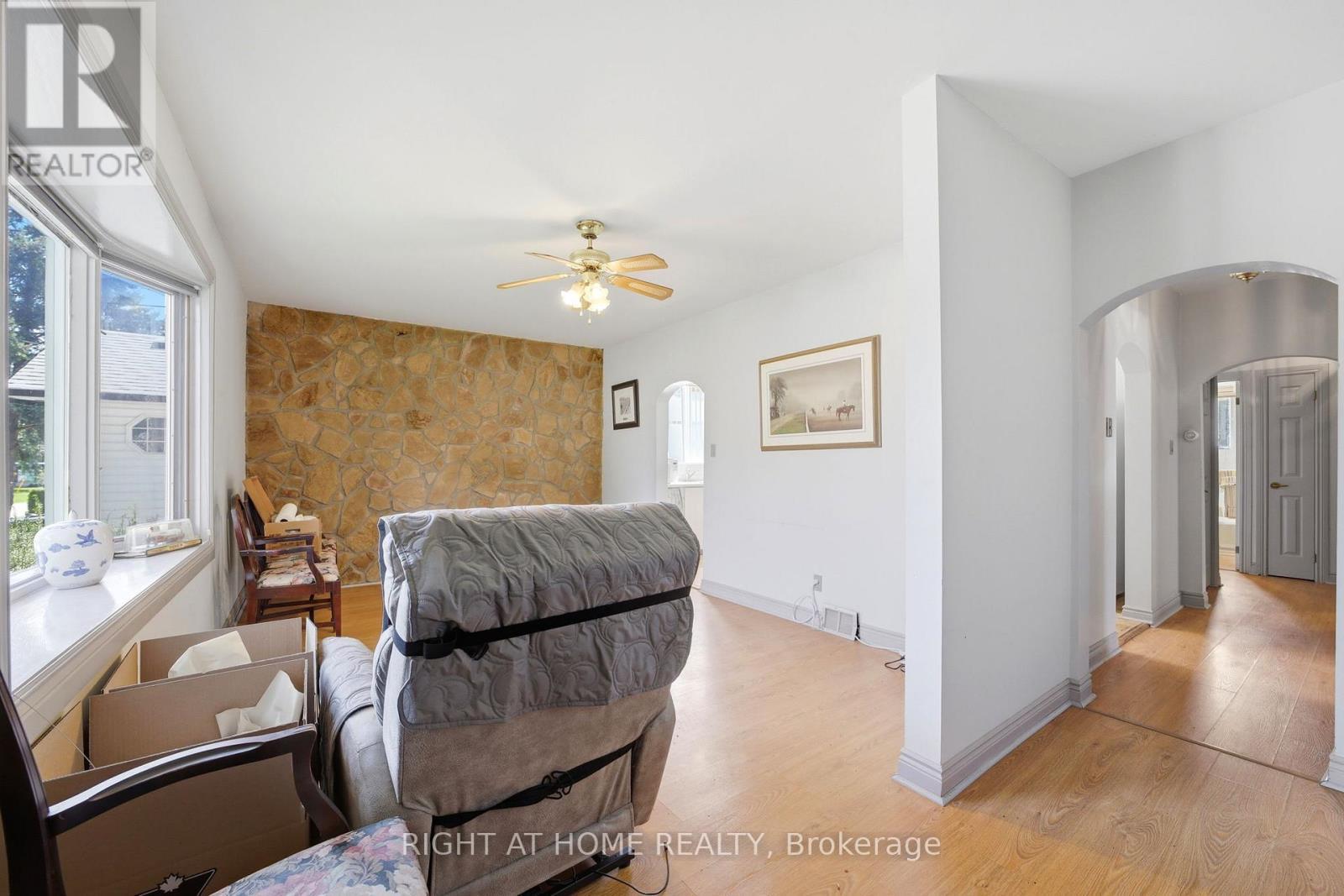 1290 Strathy Avenue, Mississauga, ON - Indoor