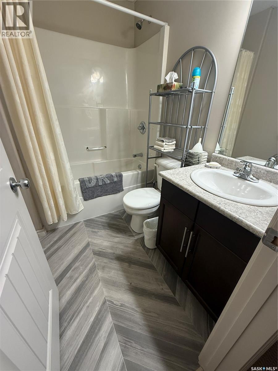 2 - 550 Southwood Drive, Prince Albert, SK - Indoor Photo Showing Bathroom