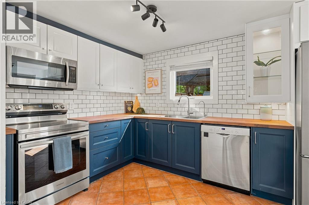 22 Driftwood Drive, Kitchener, ON - Indoor Photo Showing Kitchen With Stainless Steel Kitchen