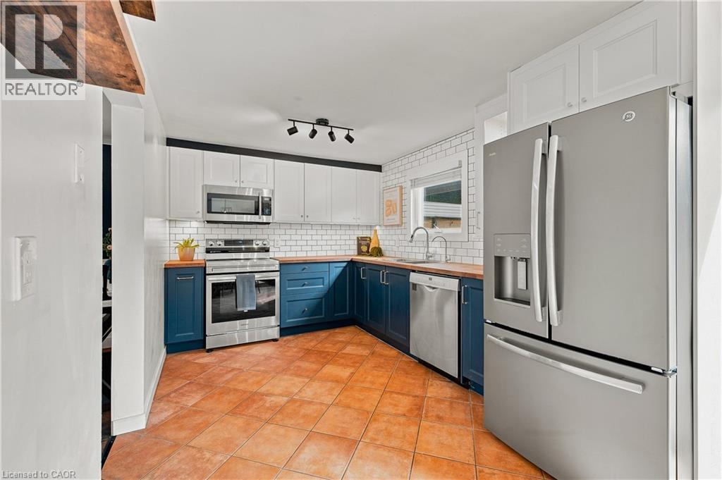 22 Driftwood Drive, Kitchener, ON - Indoor Photo Showing Kitchen With Stainless Steel Kitchen